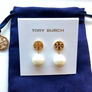 NEW Tory Burch Gold Logo Pearl Dangle earrings